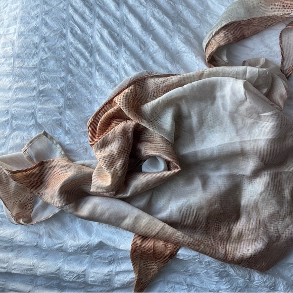 Lioness halter top - Picture 2 of 3